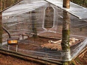 (فیلم) روشی ساده و جالب از ساخت کلبه جنگلی با سلفون پلاستیکی