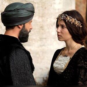 (تصاویر) لباس عروس ساده و شیک سلما ارگچ، بازیگر نقش همسر مولانا در 