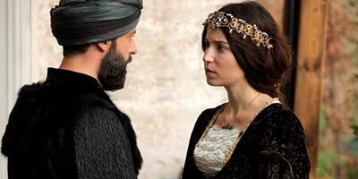 (تصاویر) لباس عروس ساده و شیک سلما ارگچ، بازیگر نقش همسر مولانا در "مست عشق"/ چه کلاه قشنگی!