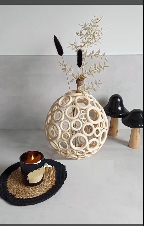 (ویدئو) ساخت گلدان شیک با طرح مدرن با استفاده از حلقه های چوبی و یک بادکنک/ نتیجه کار رو ببینین عاشقش میشین!