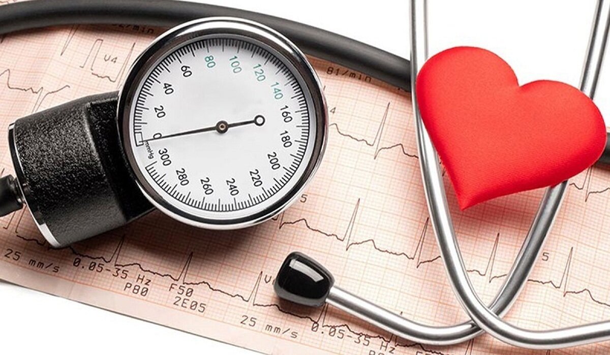افراد در ابتلا به فشار خون بالا باید چه کنند؟ / به گفته یک پزشک اگر فشار خونتان بالا رفت این اقدامات را انجام دهید