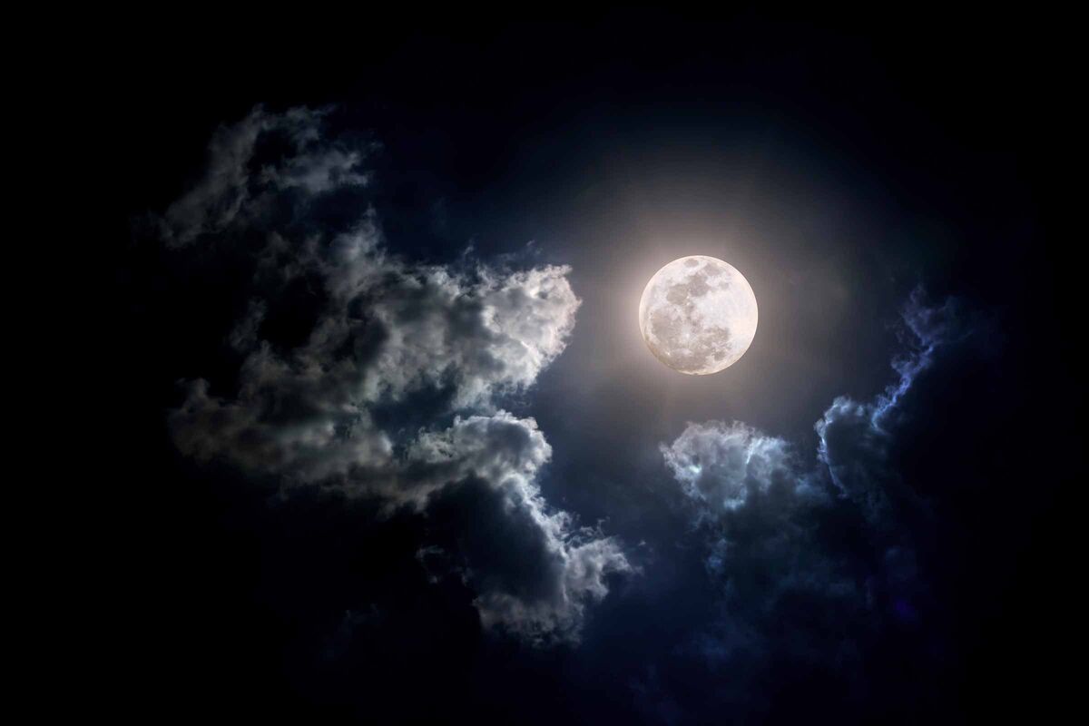 (ویدئو) یک کشف عجیب درباره ماه که باورش با عقل جور در نمیاد / یعنی علم دروغ بود؟!
