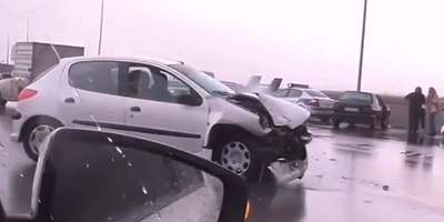 (فیلم) لحظه وقوع تصادف در محل وقوع یک تصادف دیگر / در تصادفات به رانندگی خود دقت کنید!