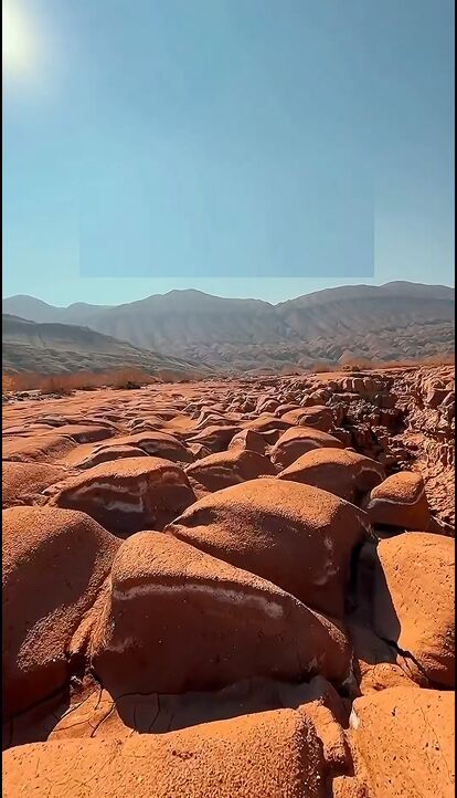 (فیلم) هیچوقت چیزی در مورد تپه های شکلاتی گرمسار به گوشتون خورده؟ اگه دیدین که قطعا عاشقش شدین خیلی جذابن/ ایران جذابمون