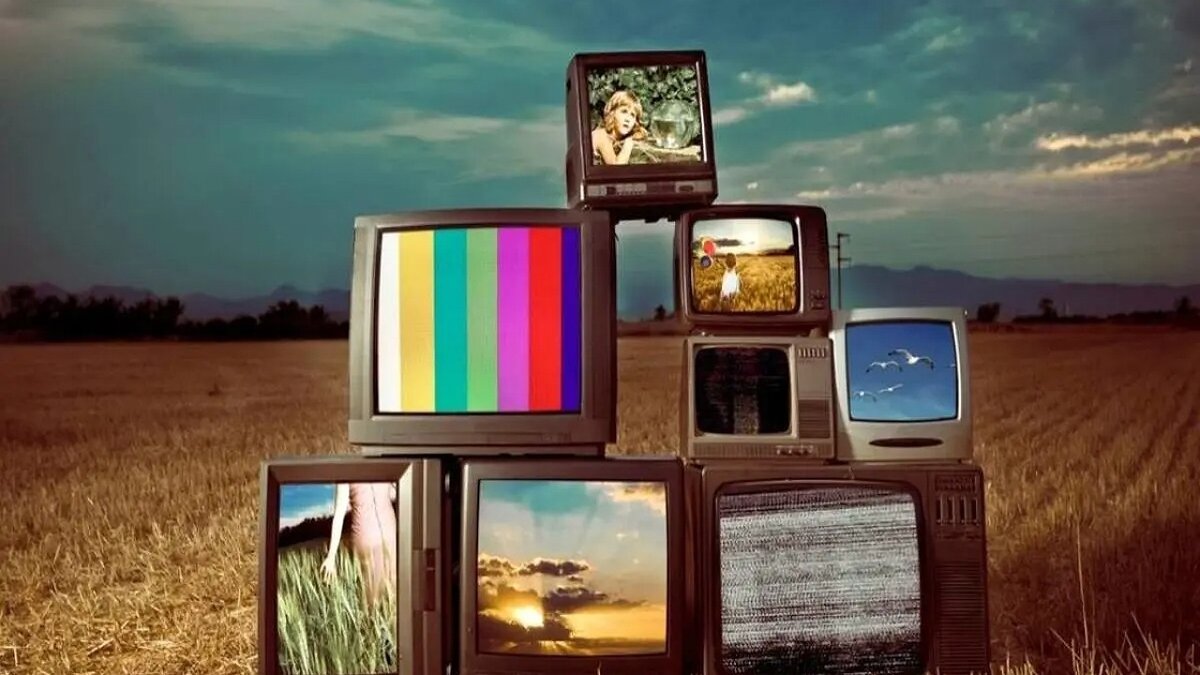 (فیلم) لحظه هیجان انگیز رنگی شدن تلویزیون‌ها در نیم قرن پیش / قشنگ ترین لحظه تاریخ
