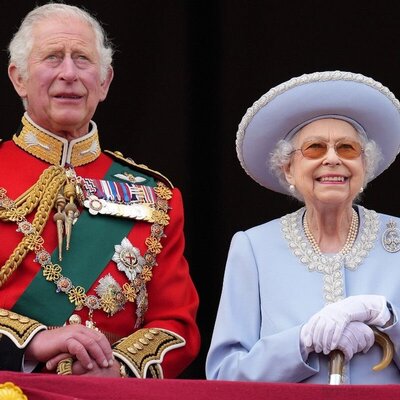 (تصاویر) لباس عروس لاکچری و تاج پرطرفدار  ملکه انگلستان در 80 سال پیش