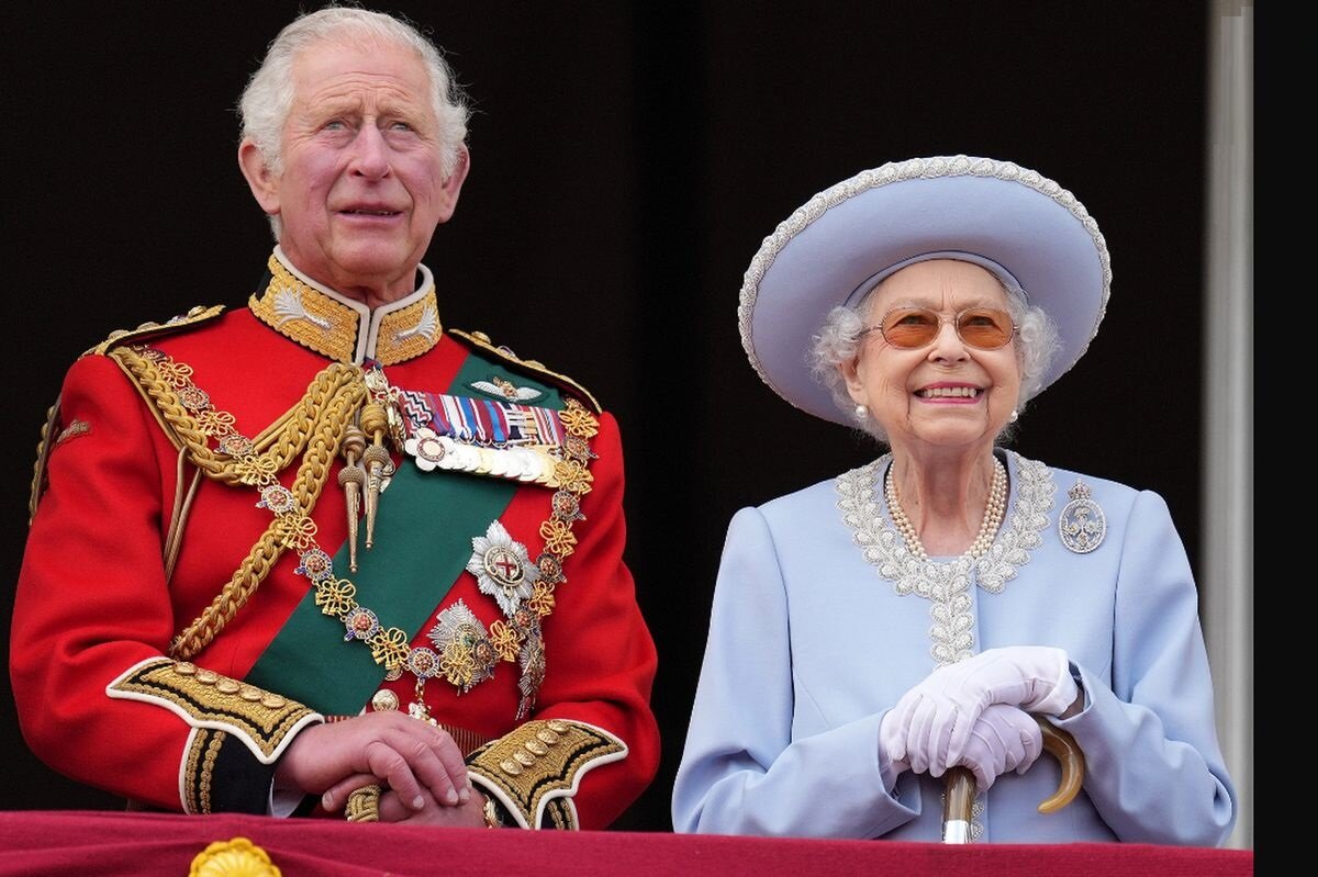 (تصاویر) لباس عروس لاکچری و تاج پرطرفدار  ملکه انگلستان در 80 سال پیش