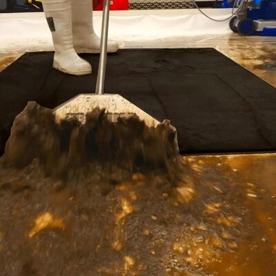 (فیلم) شستن فرش گلی خیلی کثیف و چرک / ویدئوی لذتبخش که روحتون رو جلا میده