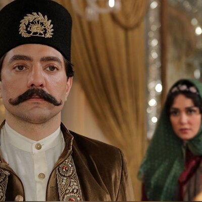 عکس یادگاری دیده نشده از پوشش غیرمتعارف زنان قاجار در کنار بزکوهی شاخدار/ جدی جدی شلوارک پوشیده؟