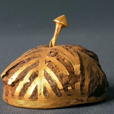 ببینید||ظروف طلایی 3000 ساله در اسپانیا که مواد اولیه ان فرازمینی است.