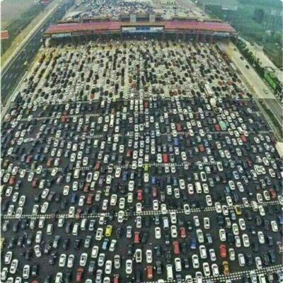 (ویدئو) طولانی ترین ترافیک چین که طول آن بیش از 100 کیلومتر بود و 12 روز طول کشید / شما بودید تو این ترافیک چیکار می کردید؟1
