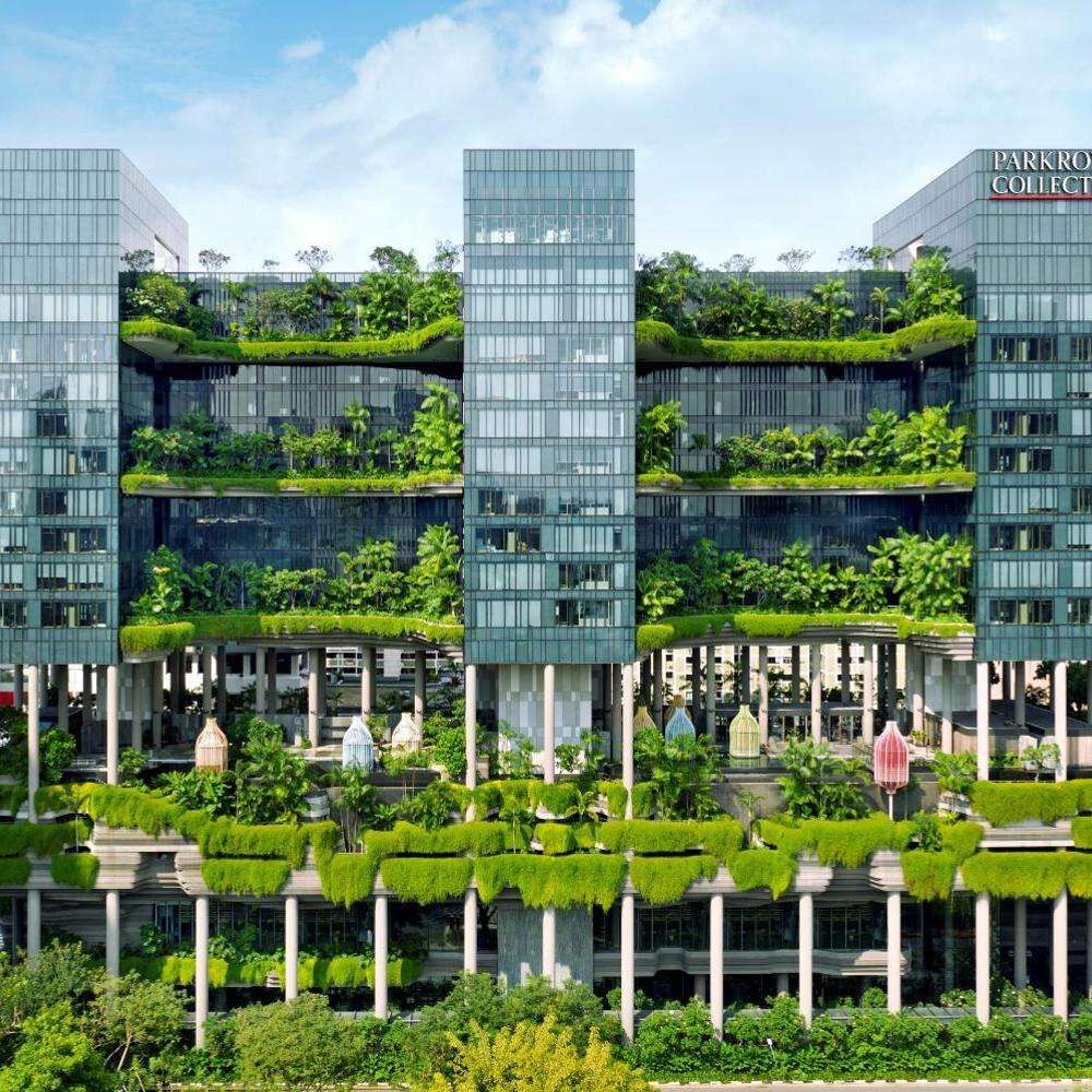 (عکس/فیلم) زیباترین هتل دنیا با نمایی خیره کننده در سنگاپور / باور میکنین این ساختمون سرسبز که تو فیلما فقط دیدید فقط یه هتله؟