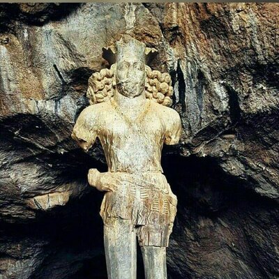(فیلم) نمایی از مجسمه هفت متری شاپور اول در غار شاپور با قدمتی بیشتر از 1700 سال