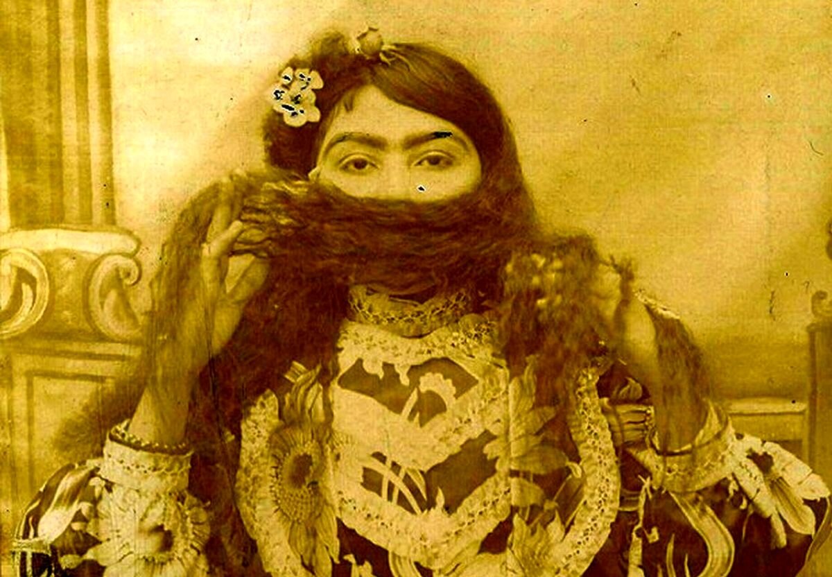 ( تصاویر) دلیل سیبیل داشتن زنان قاجار چه بود؟/ از واقعیت تا شیطنت تنها عکاس حرمسرای قاجار!
